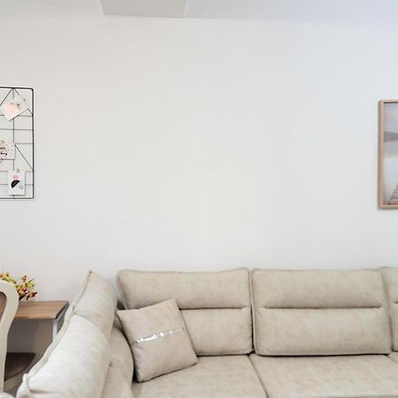 One-Bedroom Gem By The Square Tirana Exterior foto