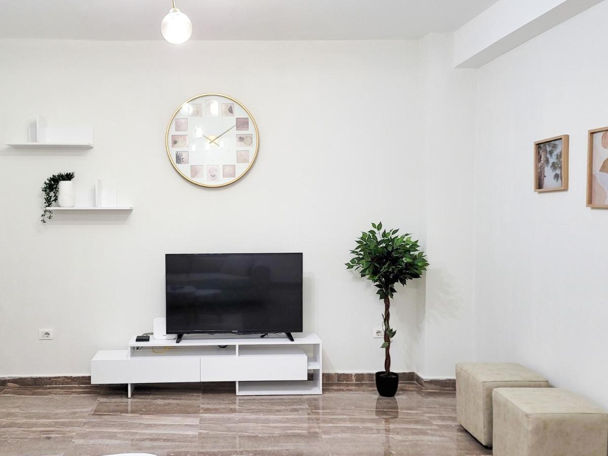 One-Bedroom Gem By The Square Tirana Exterior foto