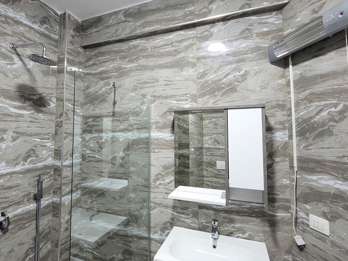 One-Bedroom Gem By The Square Tirana Exterior foto