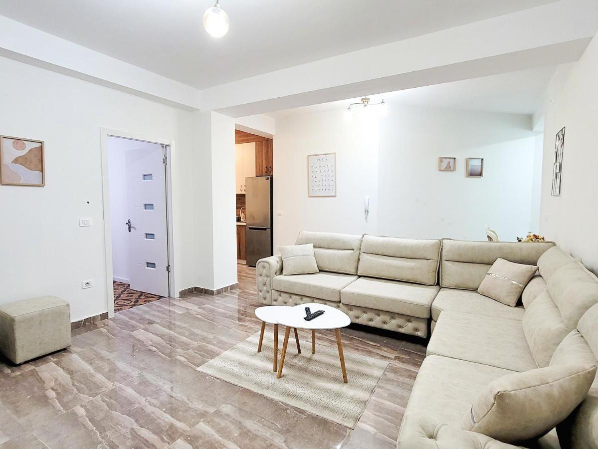 One-Bedroom Gem By The Square Tirana Exterior foto