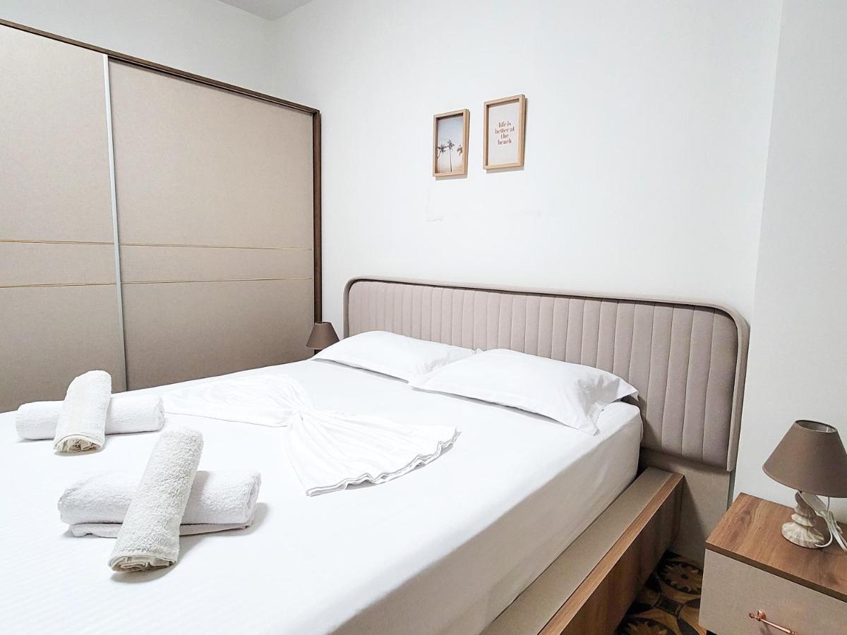 One-Bedroom Gem By The Square Tirana Exterior foto