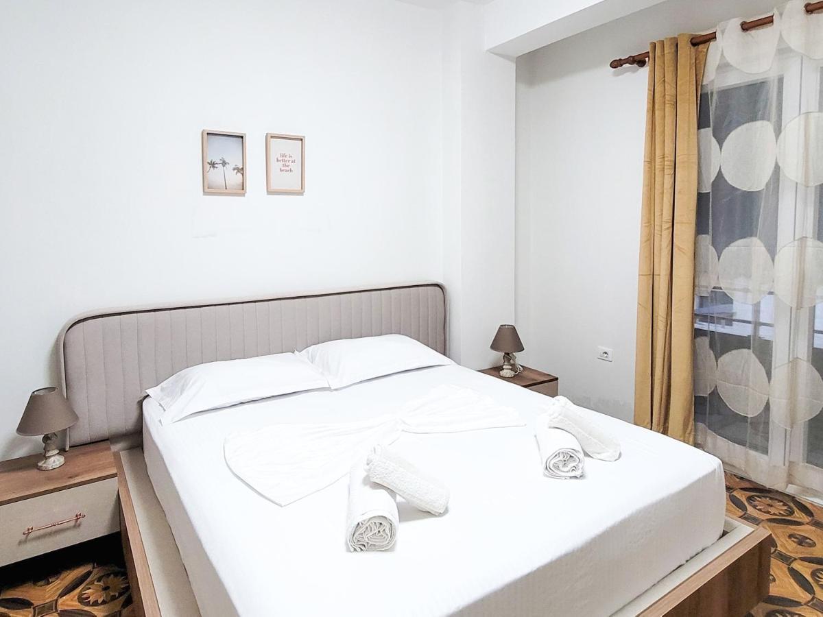 One-Bedroom Gem By The Square Tirana Exterior foto